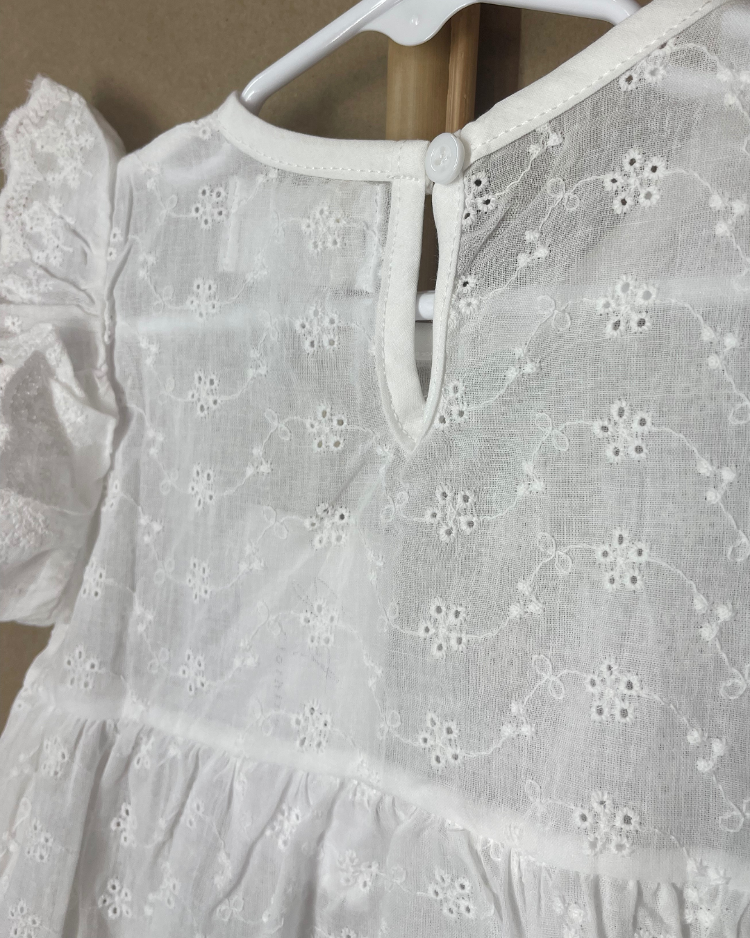 Eyelet Bubble